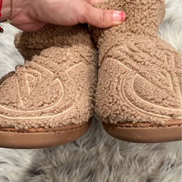 Victoria’s Secret Fleece Slippers Bootie - Picture 3 of 10